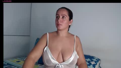 Snapshot of bela_hadid05 chatting on October 2, 4:41 am hadid online show from October 2, 4:41 am