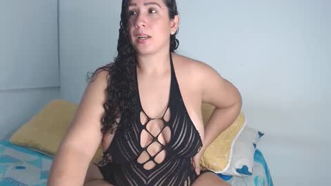 Snapshot of bela_hadid05 chatting on October 12, 11:48 pm hadid online show from October 12, 11:48 pm