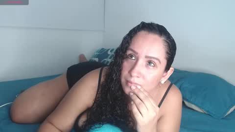 Snapshot of bela_hadid05 chatting on November 2, 12:02 am hadid online show from November 2, 12:02 am