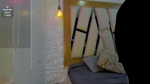 Bella online show from December 20, 3:31 pm