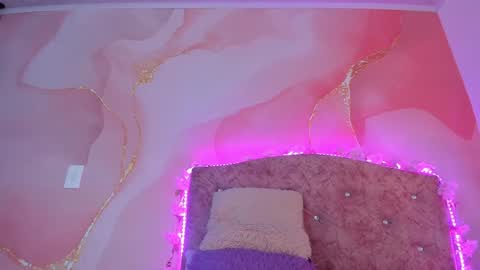 Melanie  online show from December 24, 6:17 pm