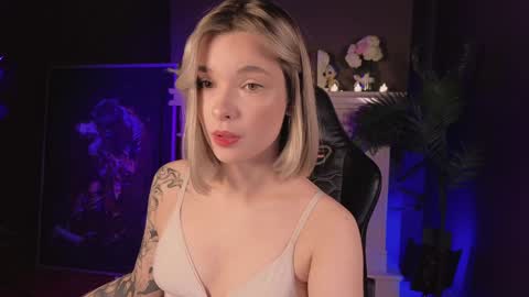 Snapshot of bella_alita chatting on January 15, 8:37 pm lita online show from January 15, 8:37 pm