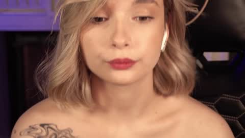 Snapshot of bella_alita chatting on January 22, 8:38 pm lita online show from January 22, 8:38 pm