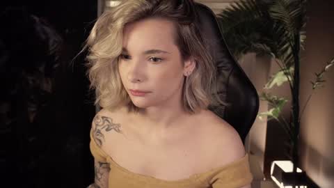 Snapshot of bella_alita chatting on January 25, 8:53 pm lita online show from January 25, 8:53 pm