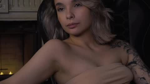 Snapshot of bella_alita chatting on February 21, 11:43 pm lita online show from February 21, 11:43 pm