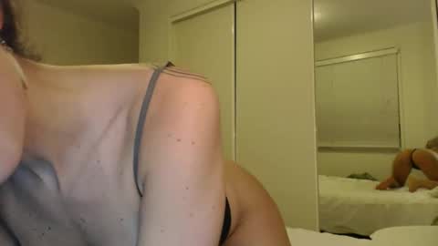 Snapshot of bella_bloom1 chatting on October 3, 10:45 am Bella online show from October 3, 10:45 am