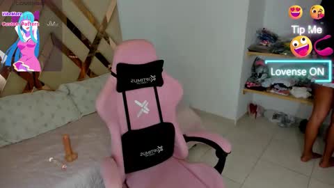 Snapshot of bella_cute2 chatting on September 21, 12:01 am Your babe online show from September 21, 12:01 am