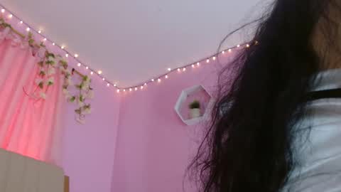 Snapshot of bella_gentle chatting on February 15, 12:43 pm bella_gentle online show from February 15, 12:43 pm