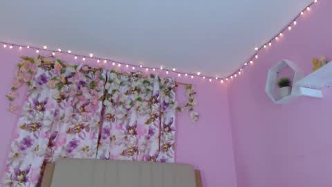 Snapshot of bella_gentle chatting on March 11, 11:44 am bella_gentle online show from March 11, 11:44 am