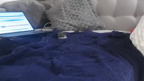 Snapshot of bella_sexy_feet chatting on February 1, 10:59 am bella_sexy_feet online show from February 1, 10:59 am