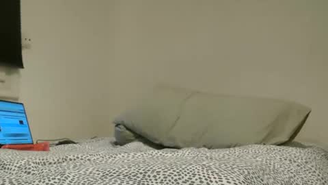 Snapshot of bella_sexy_feet chatting on February 3, 8:13 pm bella_sexy_feet online show from February 3, 8:13 pm