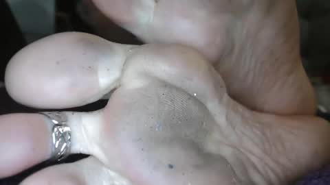 Snapshot of bella_sexy_feet chatting on February 23, 7:49 pm bella_sexy_feet online show from February 23, 7:49 pm