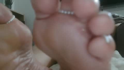 Snapshot of bella_sexy_feet chatting on February 27, 10:20 pm bella_sexy_feet online show from February 27, 10:20 pm