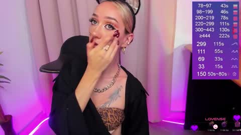 Bella White online show from September 27, 2:00 pm