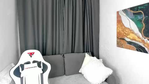 Hi I am Bella I am a first day here online show from October 8, 3:15 am