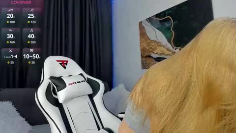 Hi I am Bella I am a first day here online show from November 14, 3:05 am