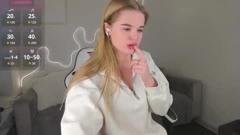 Hi I am Bella I am a first day here online show from November 28, 2:58 am