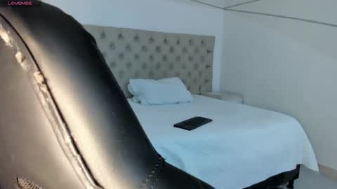 bellaastorm online show from September 26, 8:35 pm