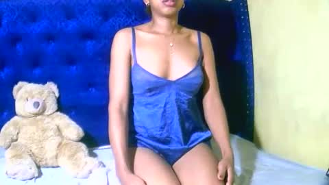 bellaena online show from September 11, 2:28 pm