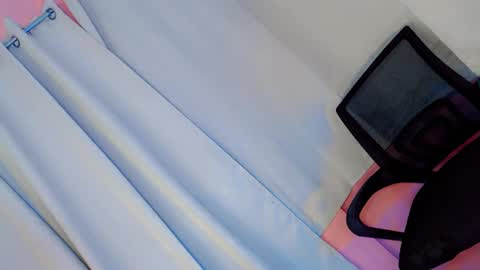 Bella rowt online show from December 29, 7:17 am