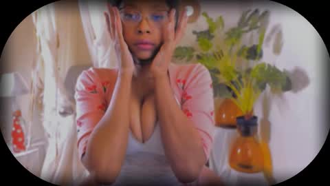 Snapshot of bellahproudly chatting on October 19, 7:09 am Bellah online show from October 19, 7:09 am