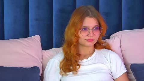 Snapshot of bellamarebelle chatting on September 26, 4:38 am BellaMarebelle online show from September 26, 4:38 am