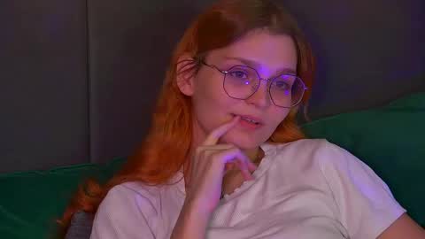 Snapshot of bellamarebelle chatting on October 10, 4:39 pm BellaMarebelle online show from October 10, 4:39 pm