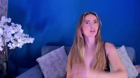 Snapshot of bellamariex chatting on October 3, 11:35 pm Bella Marie online show from October 3, 11:35 pm