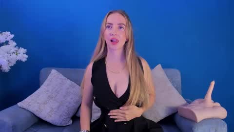 Snapshot of bellamariex chatting on November 17, 9:20 pm Bella Marie online show from November 17, 9:20 pm