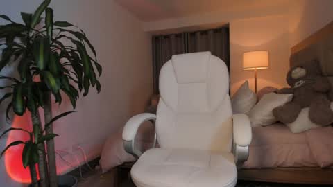 Bella Mia online show from February 2, 12:30 am