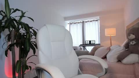 Bella Mia online show from March 1, 5:16 pm