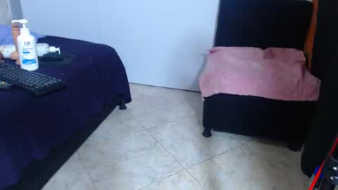 Snapshot of bellamy_sweet chatting on January 23, 8:15 am bellamy online show from January 23, 8:15 am