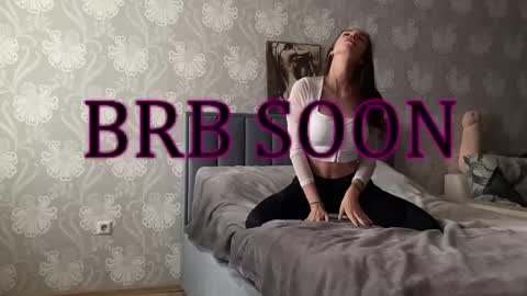 bellaparker_ online show from March 11, 9:02 am