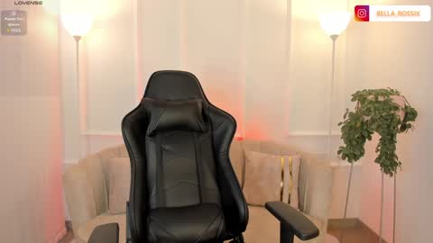 Snapshot of bellarossii chatting on February 6, 2:15 pm CALL ME BELLA online show from February 6, 2:15 pm