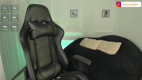 Snapshot of bellarossii chatting on November 28, 2:14 am CALL ME BELLA online show from November 28, 2:14 am