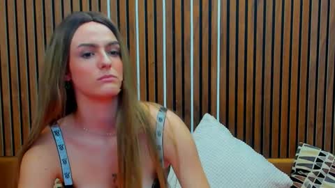 Snapshot of bellaskyex chatting on October 18, 11:00 am BellaSkyex online show from October 18, 11:00 am