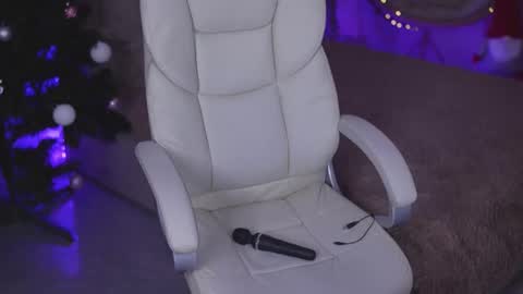 Snapshot of bellaspark_ chatting on December 17, 7:58 am BELLA online show from December 17, 7:58 am