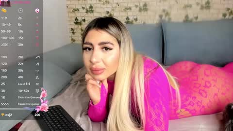 LucyJelly online show from December 7, 8:05 pm