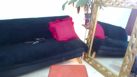 Snapshot of belle_seduction chatting on December 15, 8:04 pm Loren Morrison online show from December 15, 8:04 pm