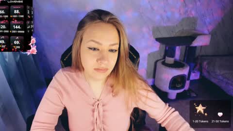 Your Annabelle Wolf  online show from December 2, 6:30 am