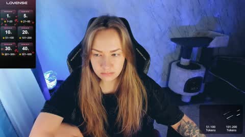 Your Annabelle Wolf  online show from December 10, 11:32 am