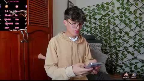 Neon online show from December 1, 11:15 am