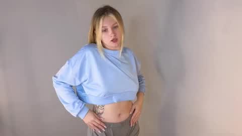 Vicki online show from November 22, 6:18 pm