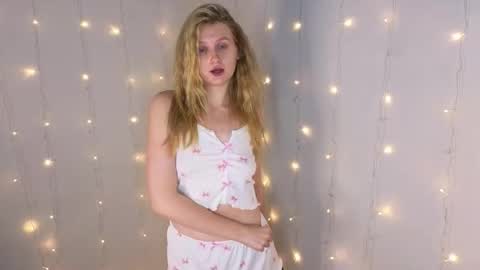 Vicki online show from November 28, 6:10 pm