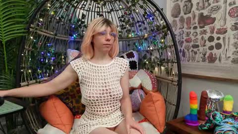 Willow online show from October 4, 11:30 am