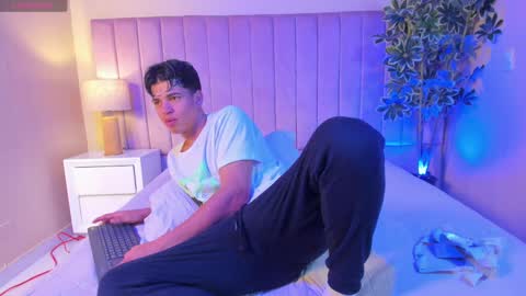 BENJAMIN online show from February 25, 7:20 am