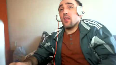 Snapshot of bentish chatting on December 14, 11:29 am bentish online show from December 14, 11:29 am