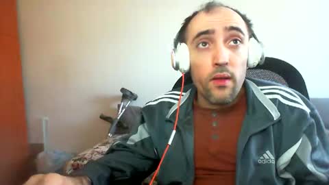 Snapshot of bentish chatting on December 15, 10:07 am bentish online show from December 15, 10:07 am