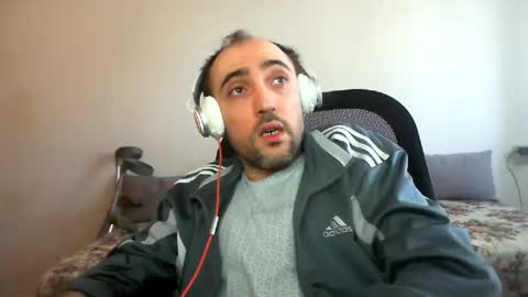 Snapshot of bentish chatting on December 19, 9:07 am bentish online show from December 19, 9:07 am