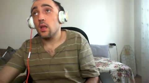 Snapshot of bentish chatting on December 21, 12:06 pm bentish online show from December 21, 12:06 pm